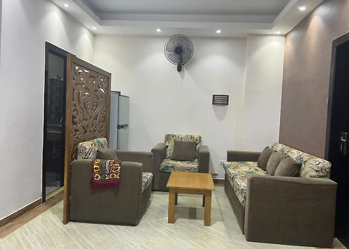 מלון Compound Cecelia הורגהדה