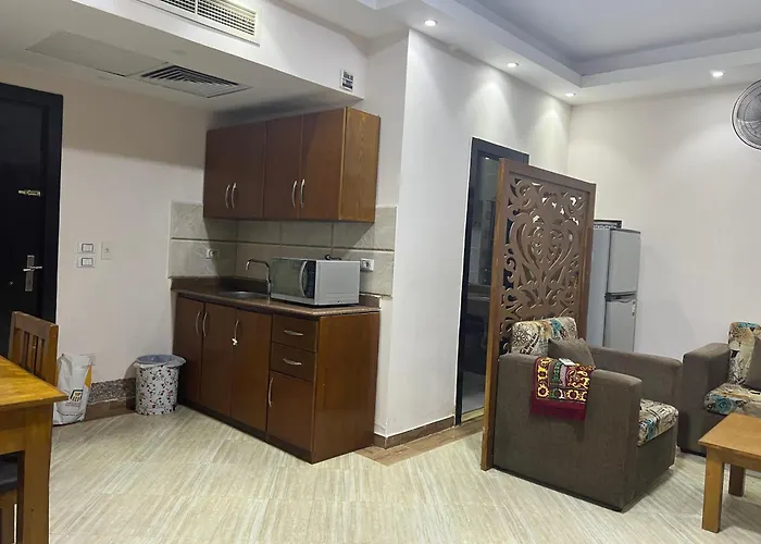 Compound Cecelia מלון 3*
