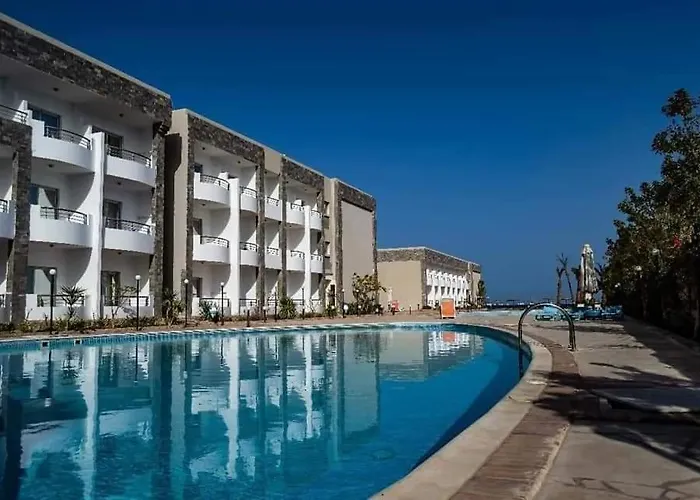 Compound Cecelia מלון 3*